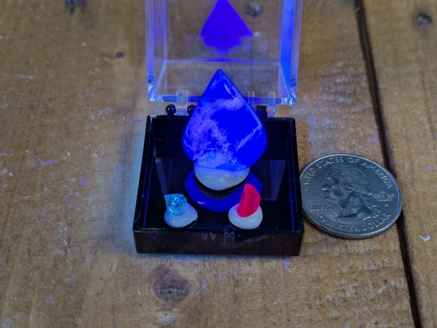 Set UV Reactive Fluorite, Ruby, Petroleum Quartz