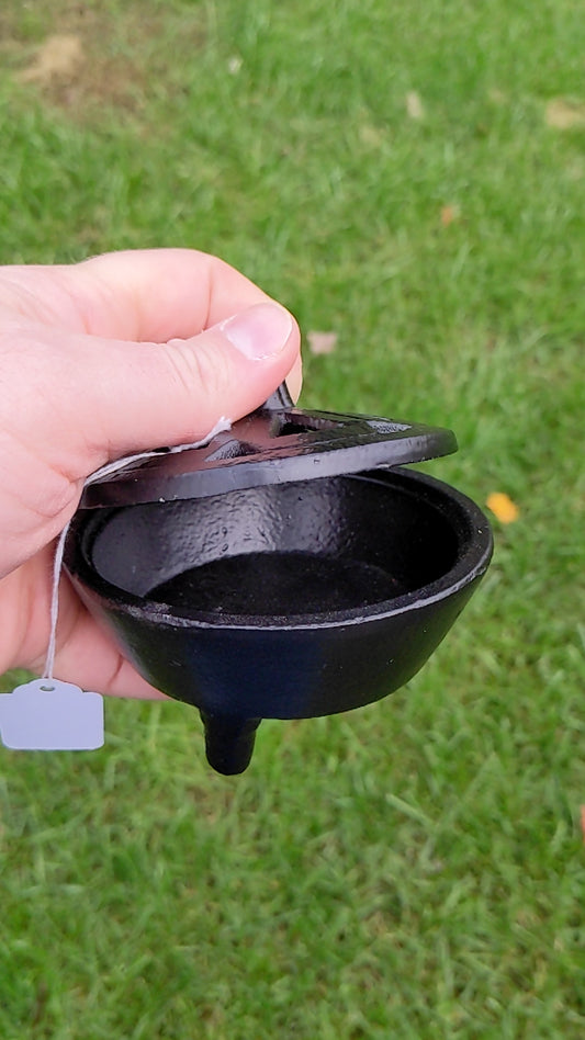 Cast Iron Cauldron with Sloted Lid